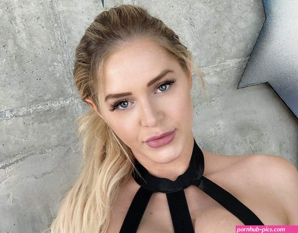 Courtney Tailor Nude Gallery