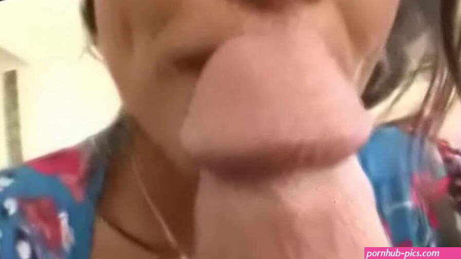 Busty MILF Lisa Ann Blowjob POV