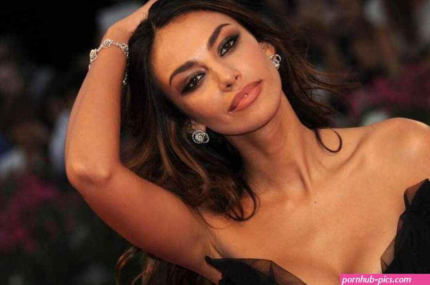 La modella Madalina Ghenea a Scicli. FOTO Scicli