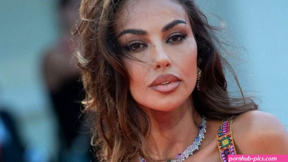 Mdlina Ghenea a dat foc Italiei cu un pictorial pe plajele din Italia