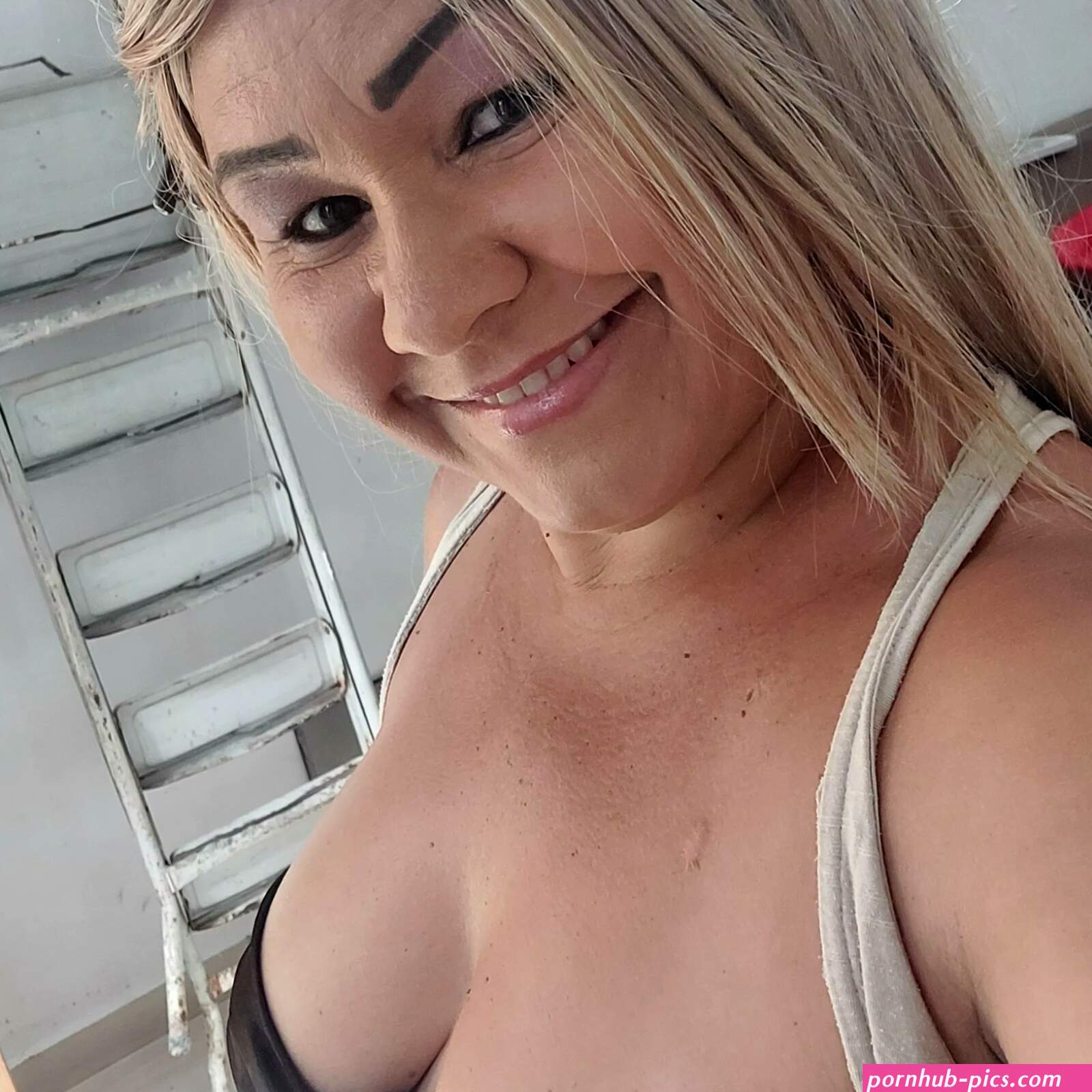 Mary style nude