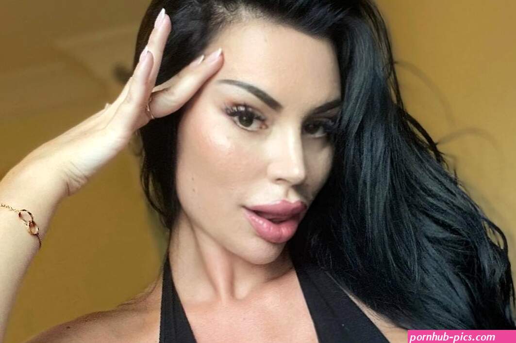 Model With H-Cup Boobs Earns Fortune Each Month From Flexing Breasts On OnlyFans