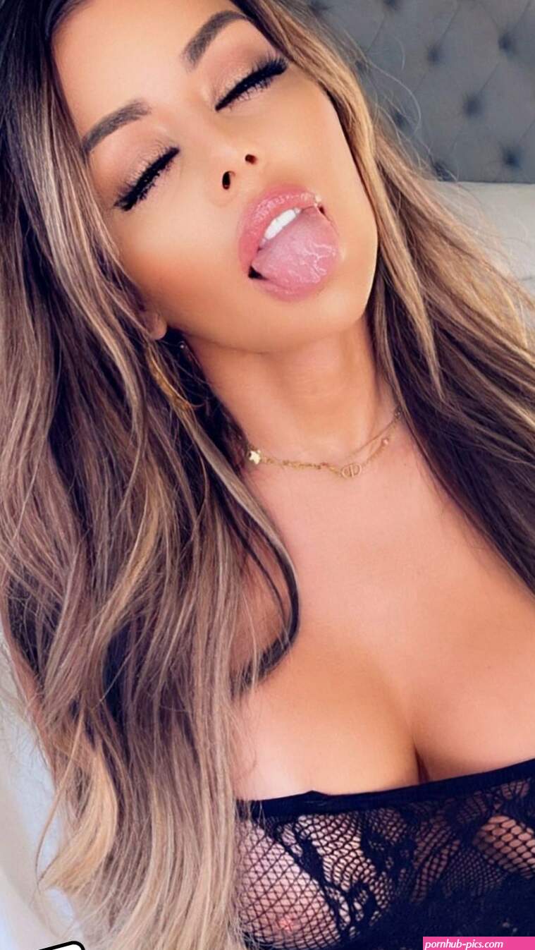Juli Annee Nude OnlyFans Leaks