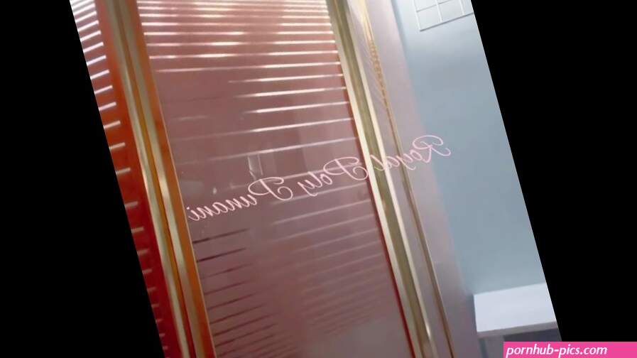 Royal Poly Punani Shower Sex