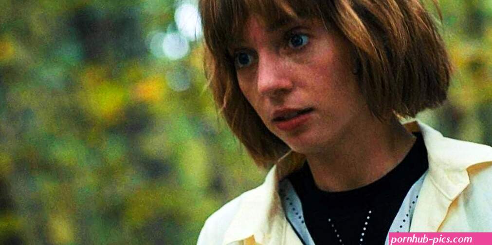 I Feel Mixed: Stranger Things Maya Hawke Weighs In On Robin Getting A Girlfri