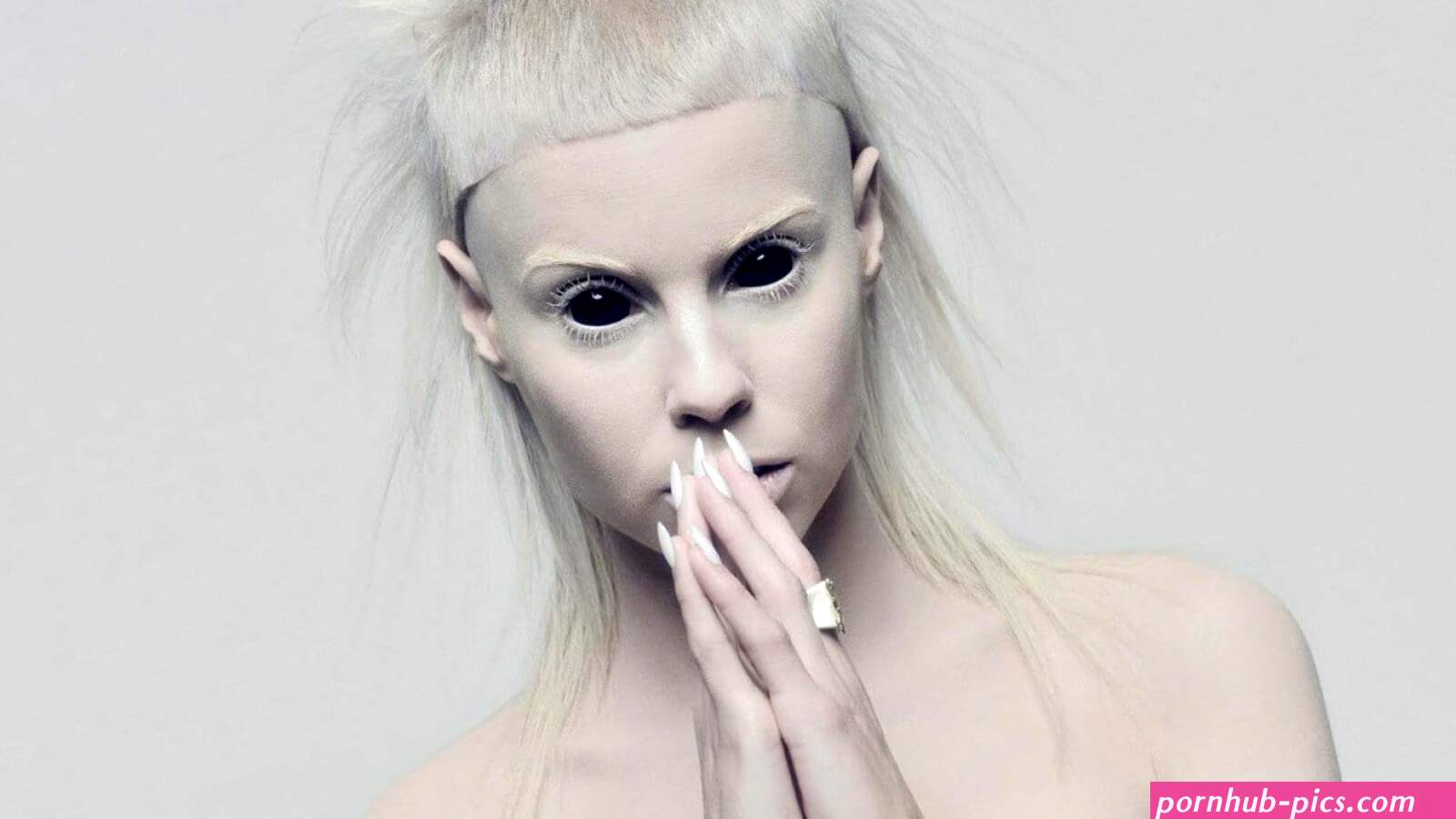 solo nature Die Antwoord zef Yolandi Visser white hair 1080P wallpaper hdw
