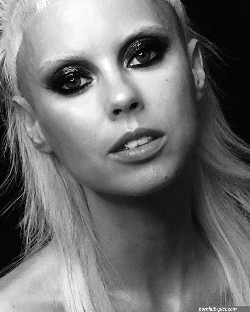 Youre like 9-5.. im the weekend Die antwoord Yolandi visser Overnight pimpl