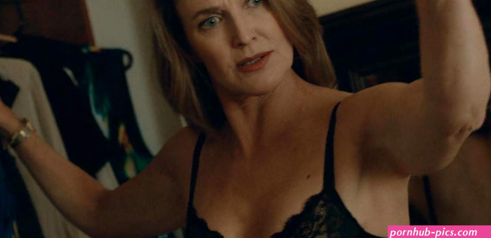 Brenda Strong nude pics page