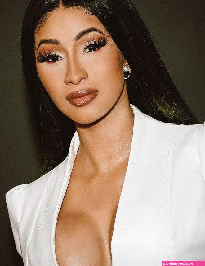 Fanii lui Cardi B în stare de oc! Fr machiaj e doar o umbr a divei de pe sc