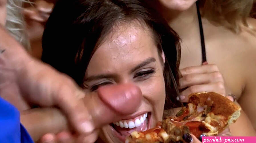 Sexy Kelsi Monroe And Her Girlfriends Seduce And Fuck A Pizza Delivery Guy