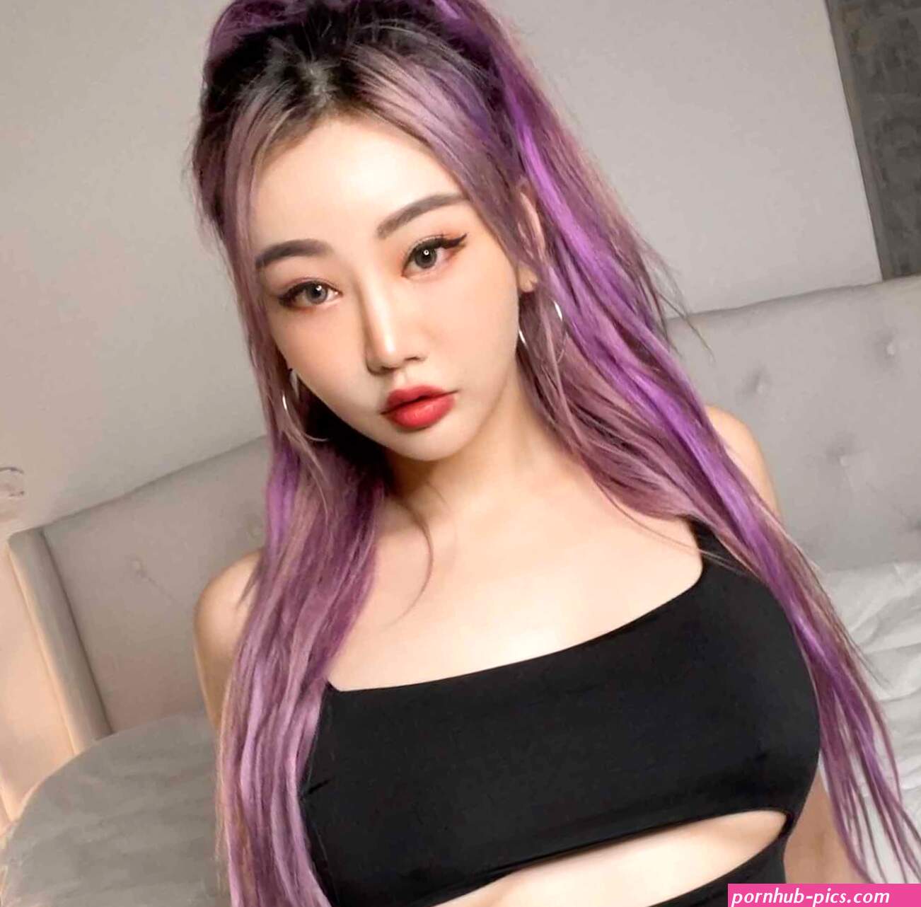 Did sexual favors for Meta staff help this OnlyFans creator get unbanned?