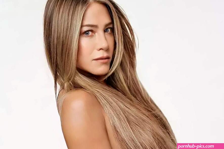 Jennifer Aniston picture where she frees the nipple in white tank top goes vir