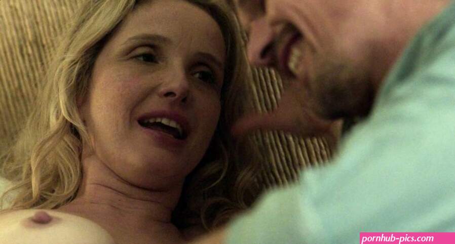 Julie delpy topless.