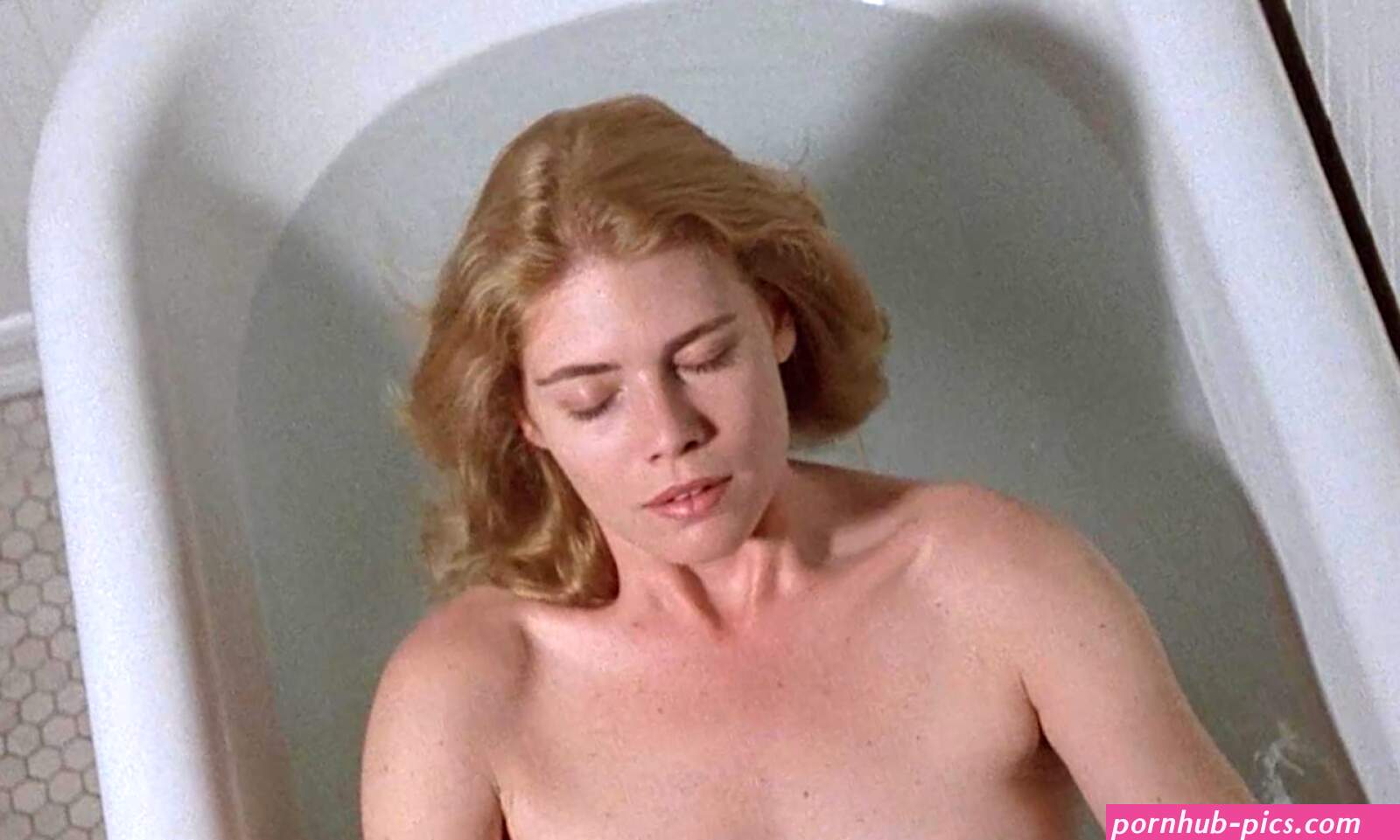 Kelly McGillis nude
