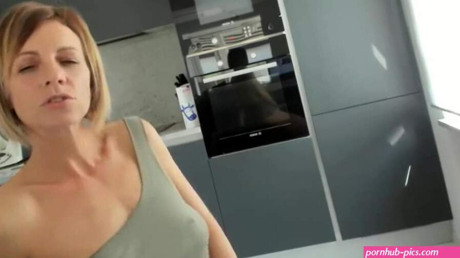 Super Hot American MILF live cam show