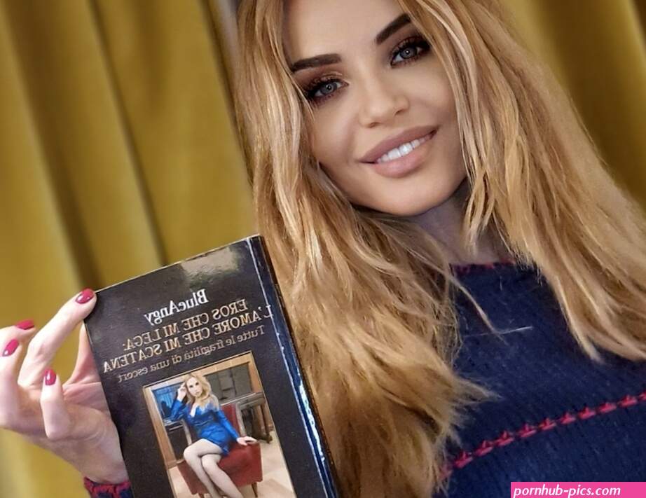 Passa una notte con lei e trova il video in rete: la pornostar Blueangy nei guai
