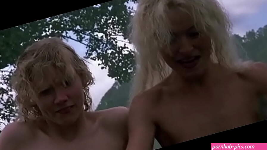 Sammi Davis Amanda Donohoe in The Rainbow 1989
