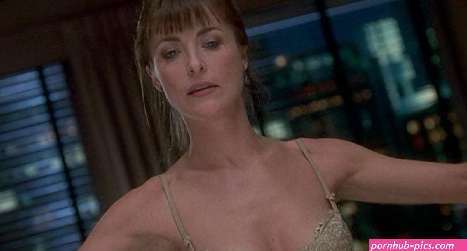AMANDA DONOHOE Nude