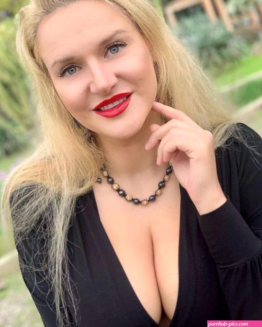 Who Is Dolly Fox? Bio Height Age Net Worth Wiki