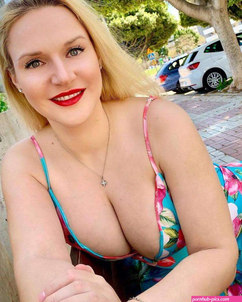 Who Is Dolly Fox? Bio Height Age Net Worth Wiki