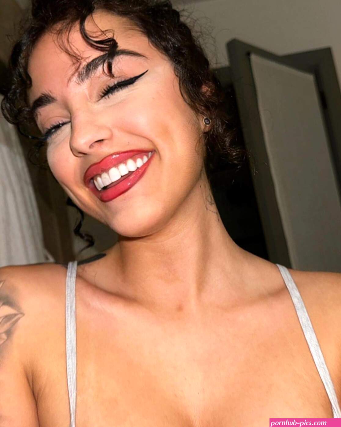 Malu Trevejo Flaunts Cleavage In Low-Cut Crop Top BootymotionTV