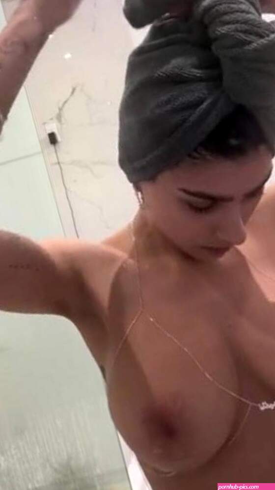 Mia Khalifa Onlyfans Bare Boobs 40mins Shower Live
