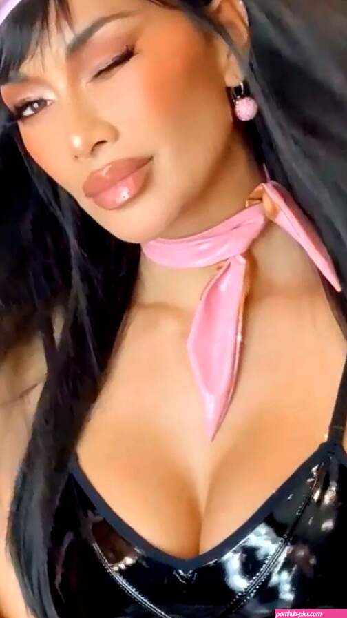 Nicole Scherzinger Beuautiful Cleavage