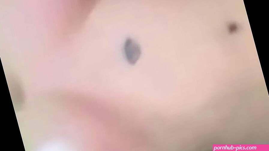 Wendy ASMR enseñando las tetas