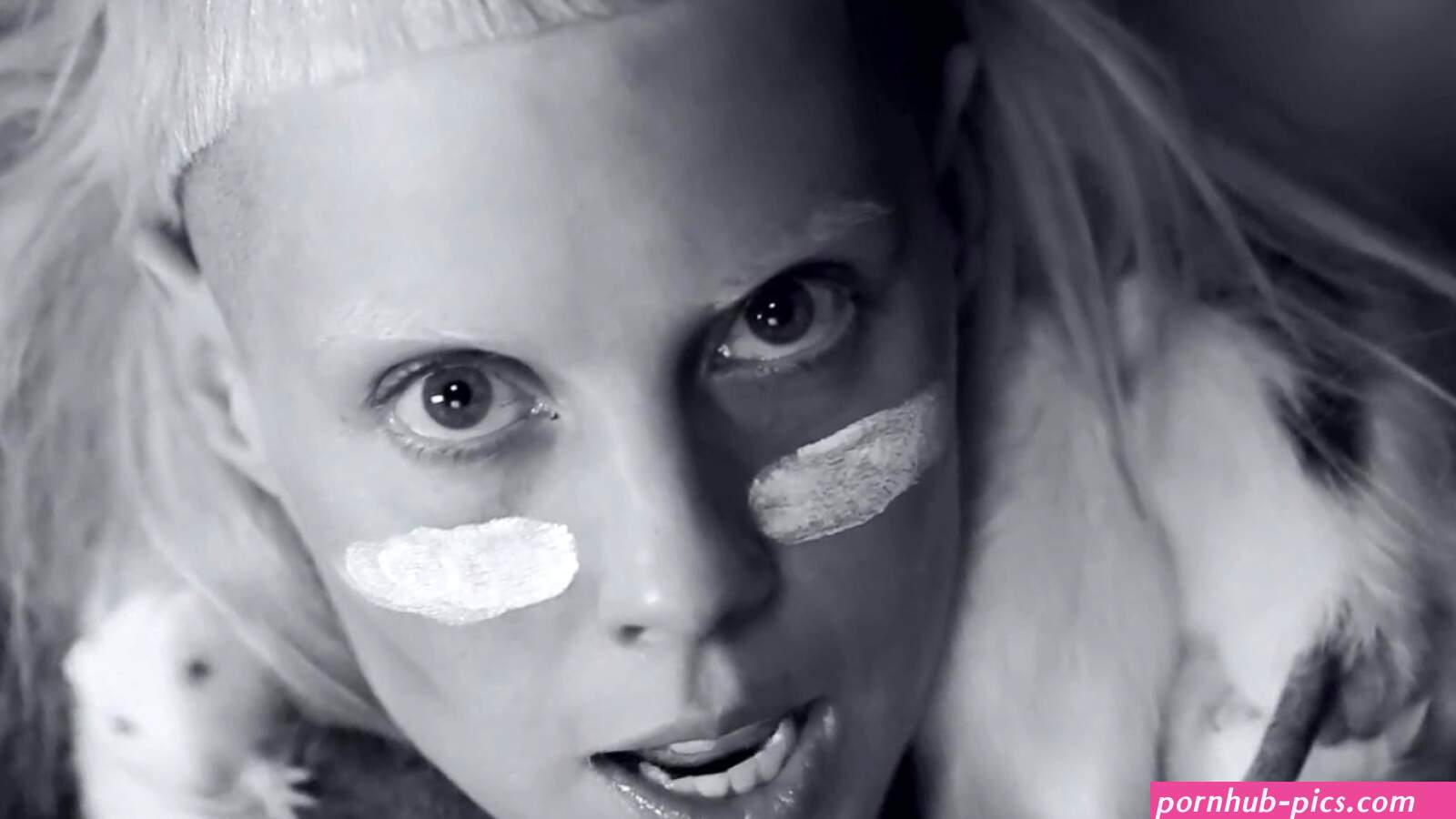 face white black monochrome model portrait photography fashion Die Antwo