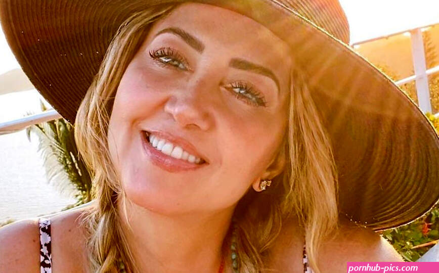 Andrea Legarreta Share Her Dazzling Photo To Celebrate Her 5.5 Million On Instag