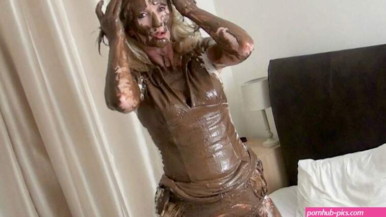 Cc in Chocolate Sex at Bedtime--xxx HD: She brings herself off to a chocolaty orgasm