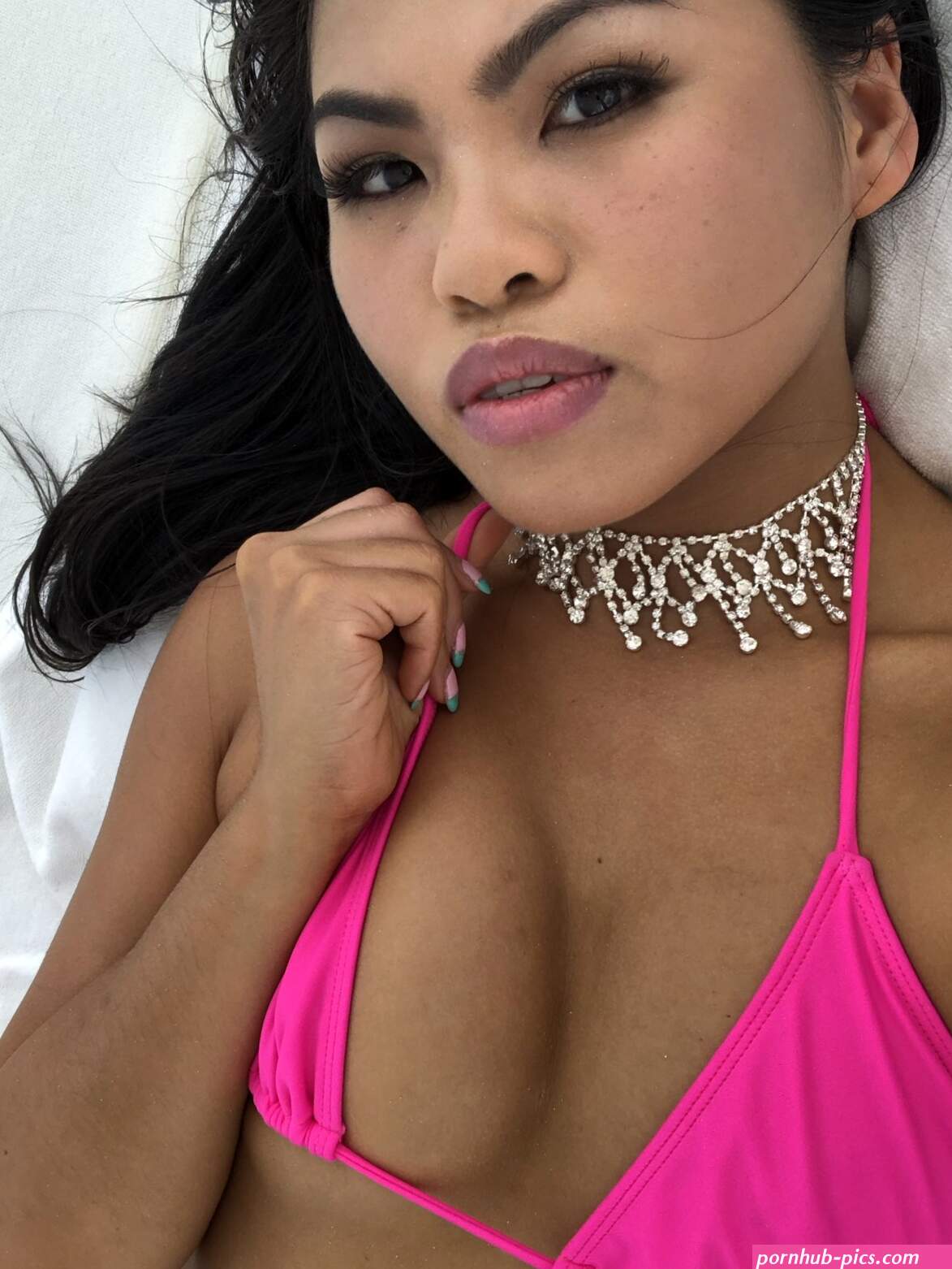 Cindy Starfall: Lion in China zoo turns heads for sporting Bangs goes viral as z