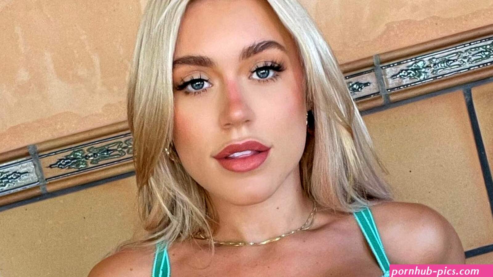 OnlyFans and boxing star Elle Brooke strips to racy lingerie and Darth Vader mas