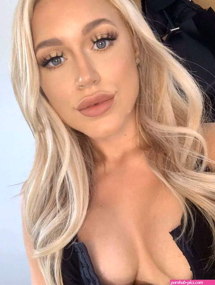 McBurnie dello Sheffield United segna la pornostar Elle Brooke lo aspetta