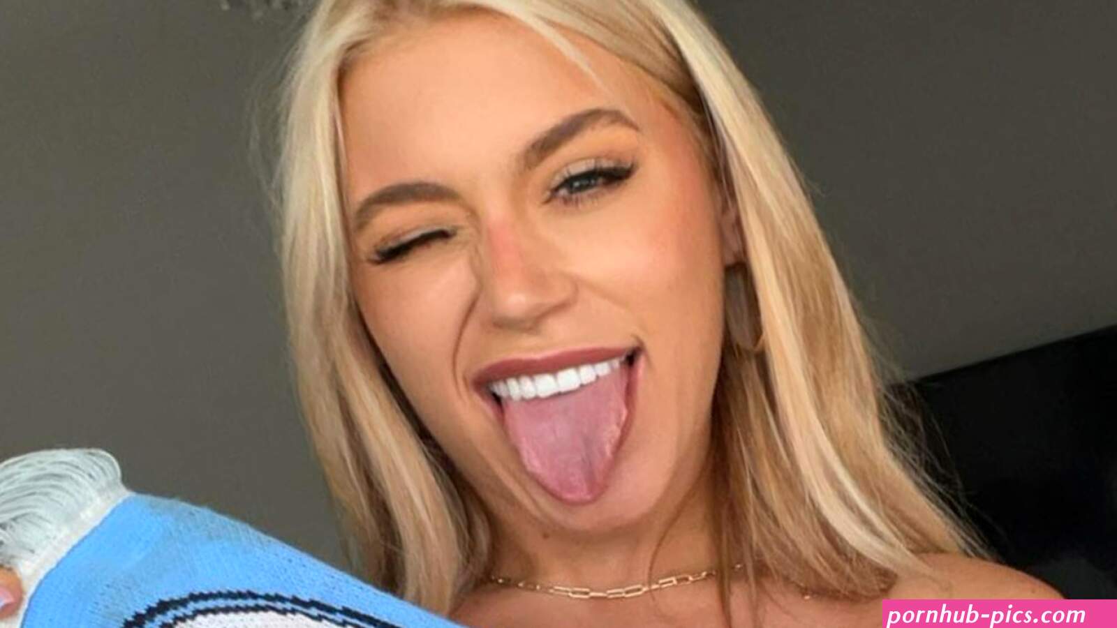 Man Citys sexiest fan Elle Brooke joins no bra club to celebrate title