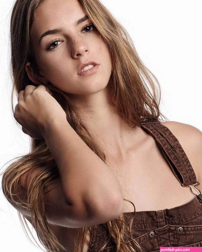 Celebridades Femeninas Oficial: Emily Feld: Impresionante la belleza que emana E