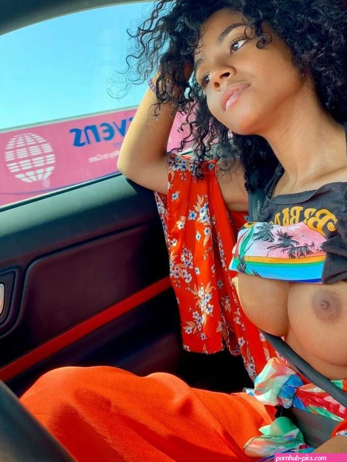 Black girl flashing tits in car