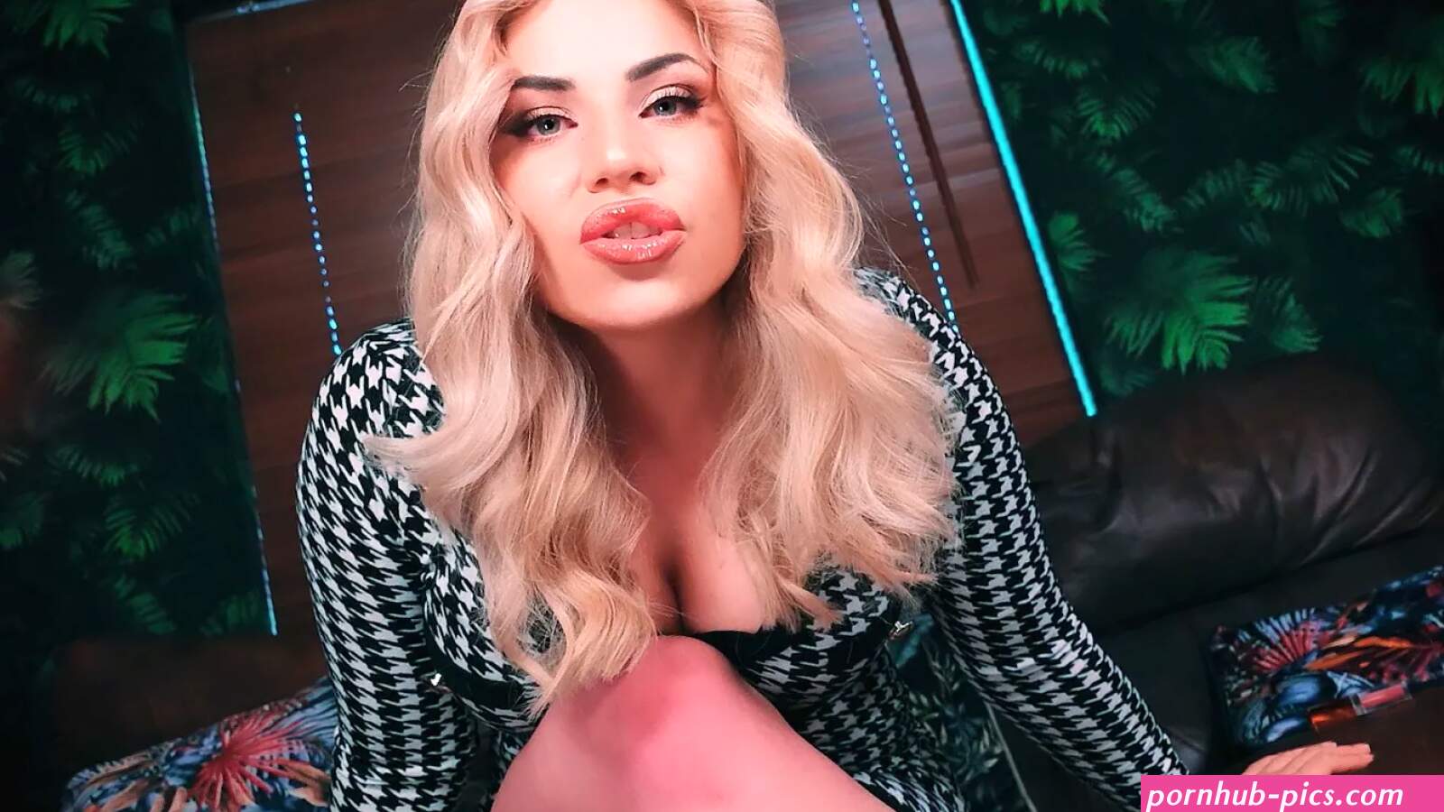 Goddess blonde kitty porn