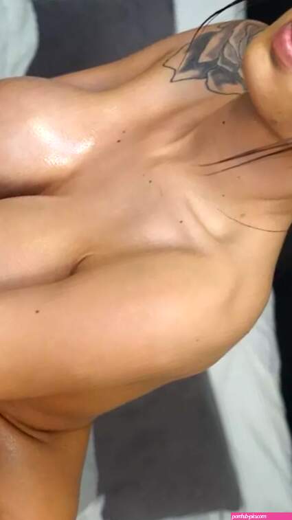 Hotbella oils ass and tits chaturbate 07-11-20