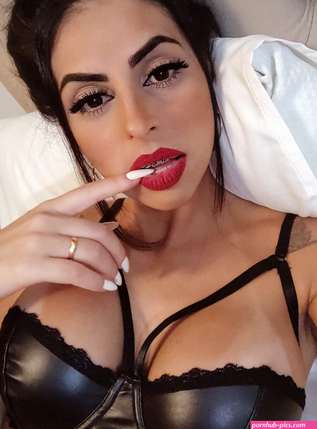 Rainhahotwife
