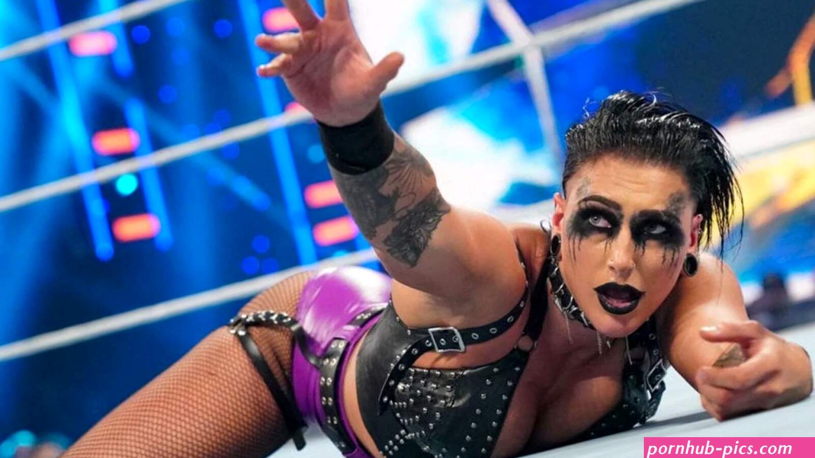 Absent WWE Superstar announces return date sends warning to Rhea Ripley