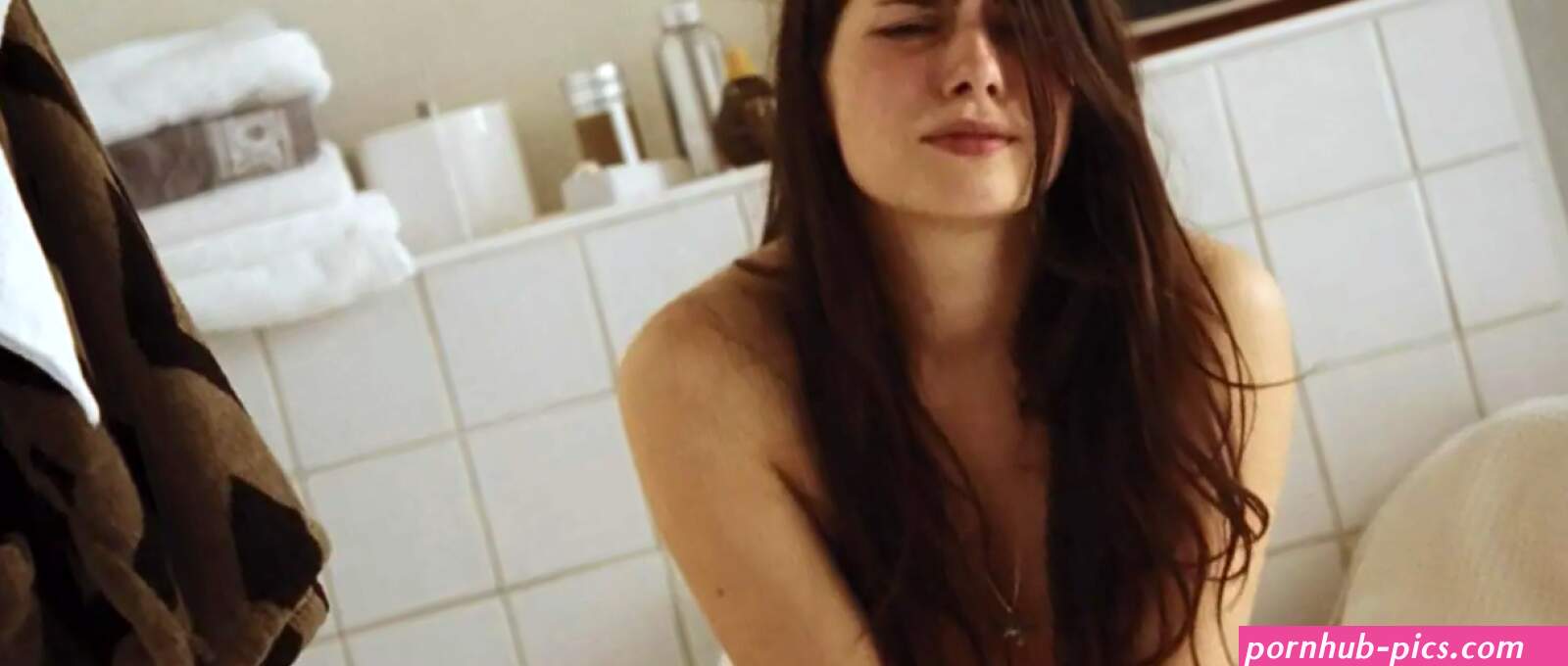 Nora nackt