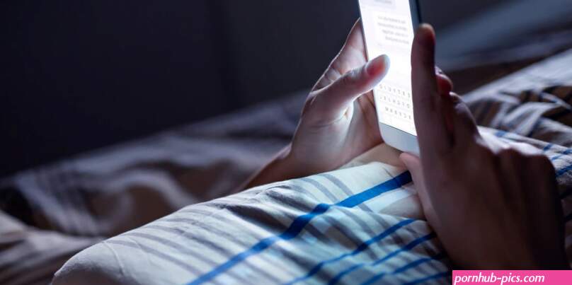 This Virtual Blowjob Sexting Technique Turns Men On Over Text