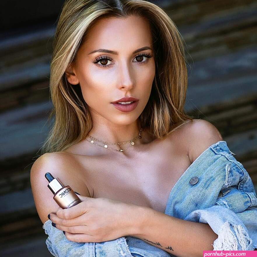Ashley Lynns Content