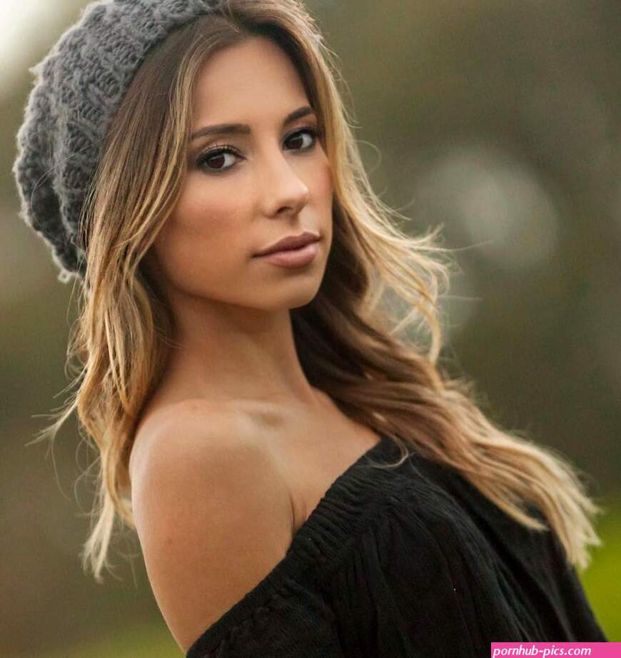 Ashley Lynns Content