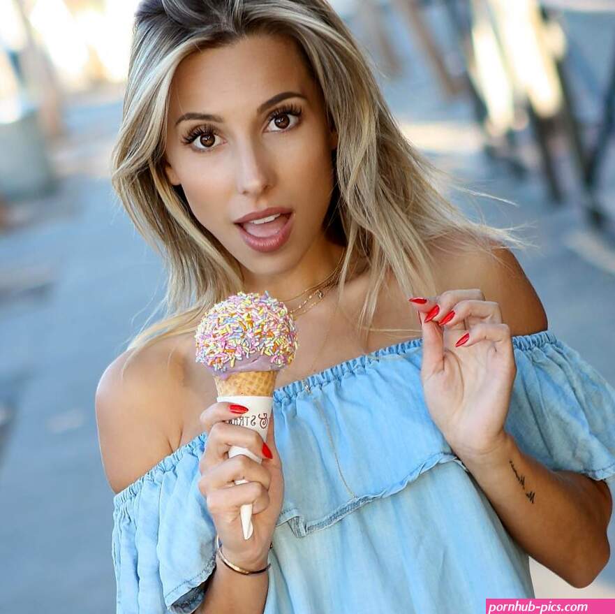 Ashley Lynns Content