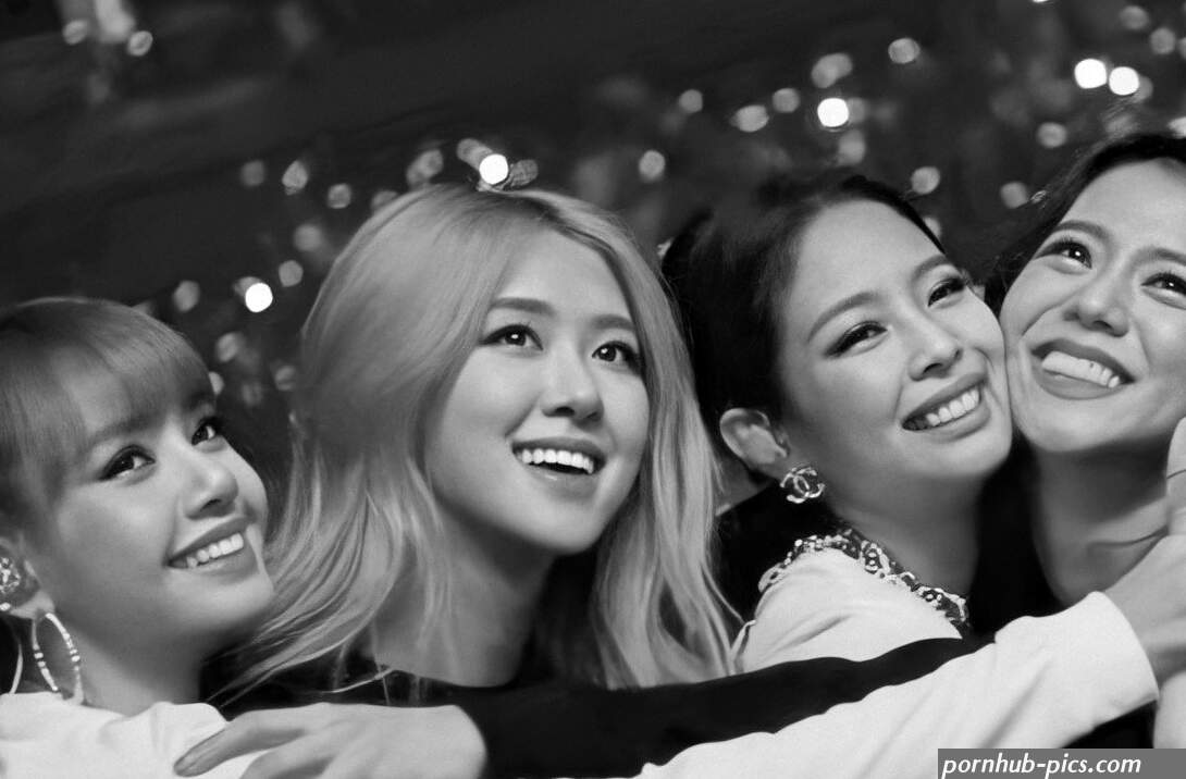 Pin oleh Syifa Fitria di blackpink Gambar pose tubuh Kombinasi emoji Foto gr