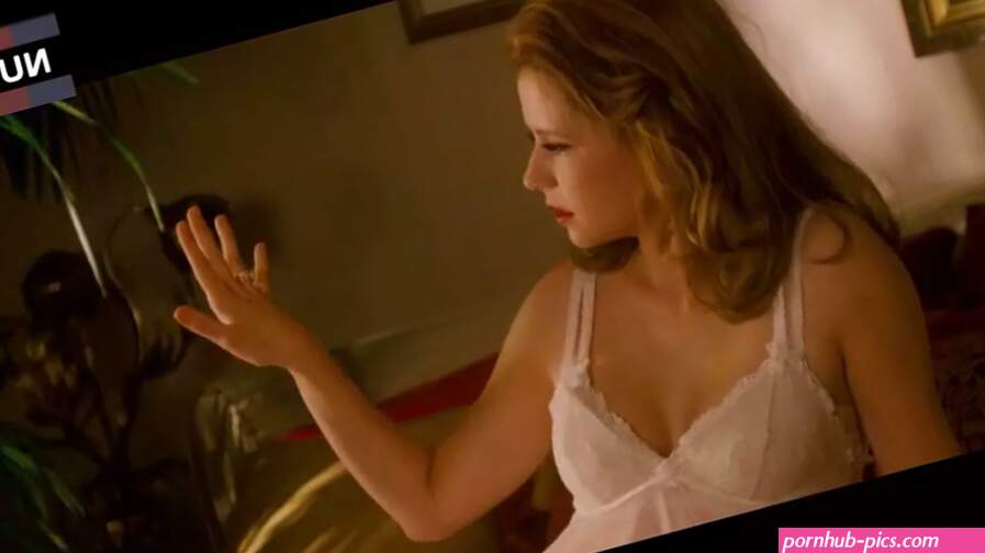 Jenna Fischer Hot in Nightie
