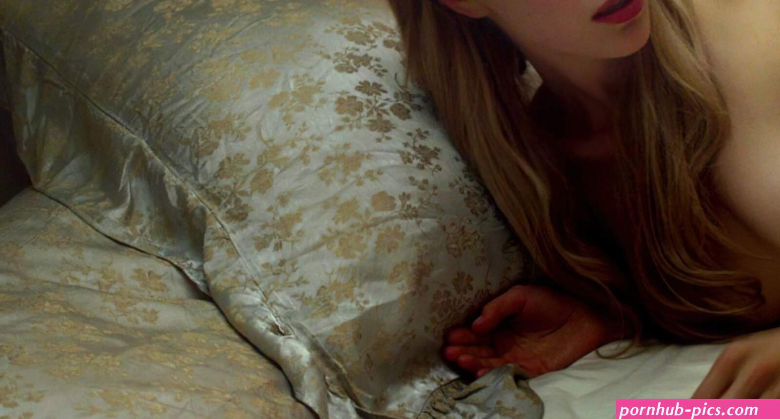 Sarah Gadon Nude The Fappening