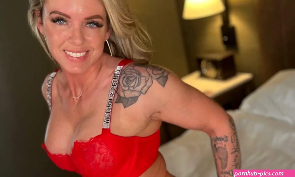 Sweet Vickie Stars in New Flourish Amateurs Scene AVN
